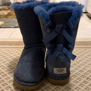 UGG blue Bailey Bow size 8